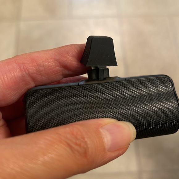 iWalk Docking iPhone portable charger - Picture 4 of 7